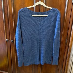 American eagle blue v neck sweater with side slits size small